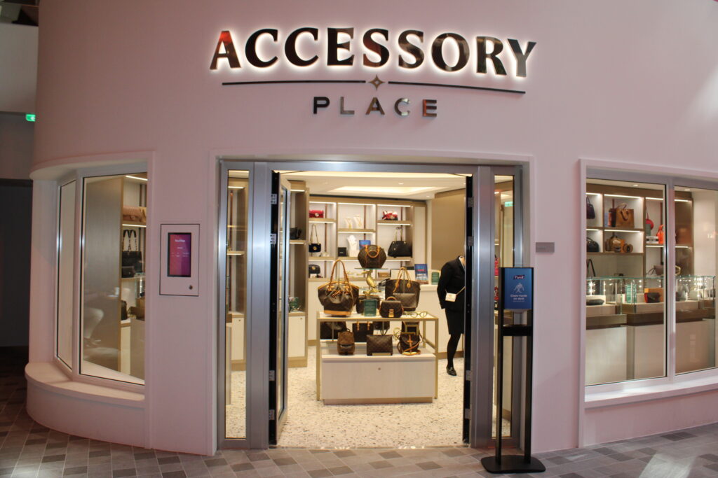 Bolsas de luxo são vendidas na Accessory Place