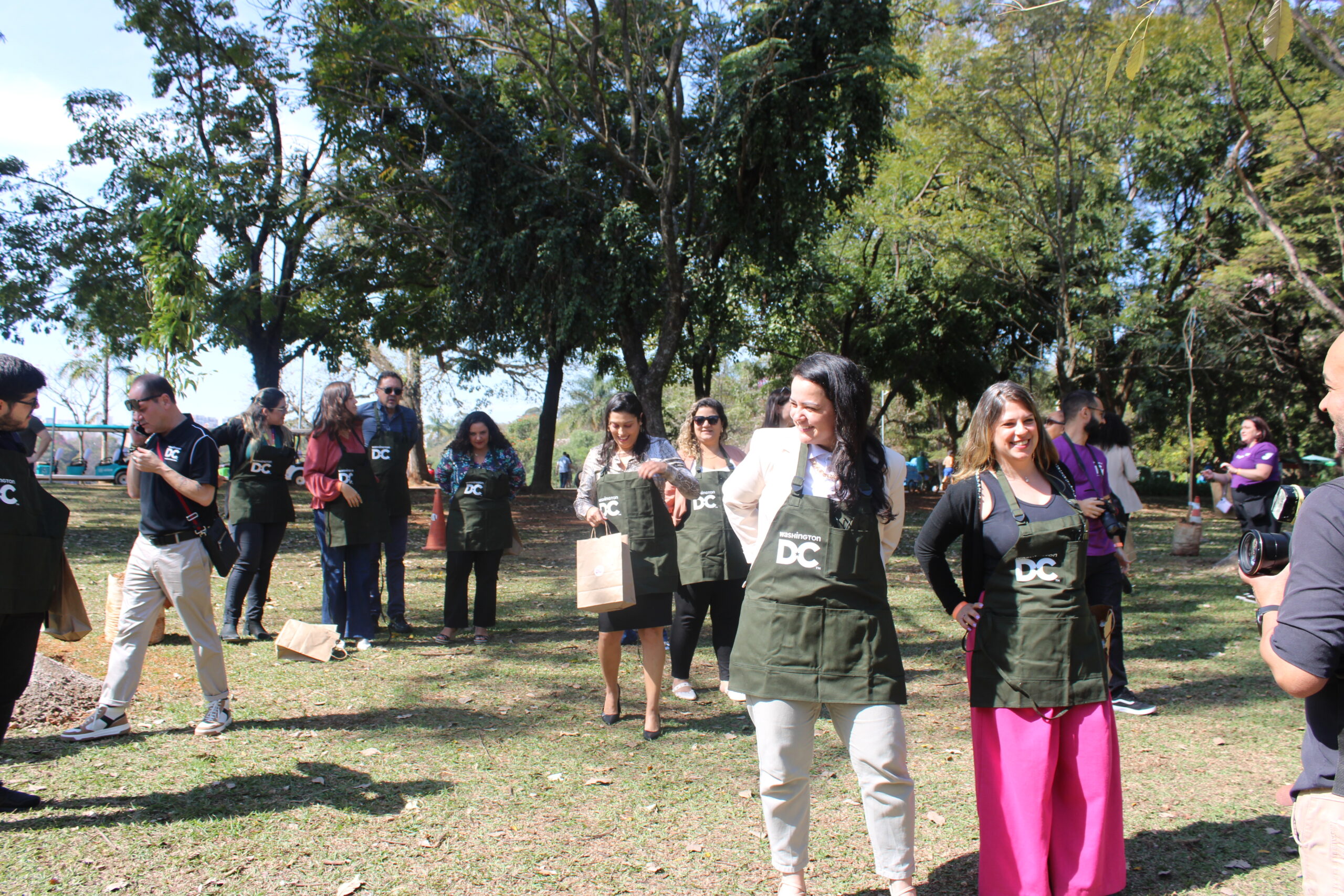 Convidados receberam kit de jardinagem Convidados receberam kit de jardinagem