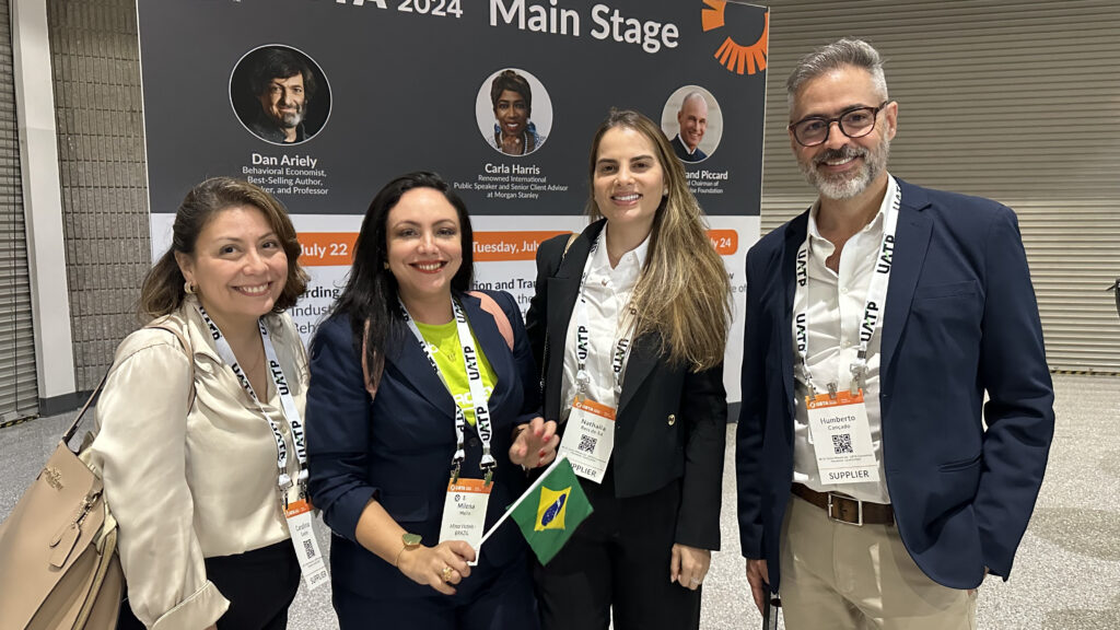 Carolina Gaete e Milena Freire, da Minor Hotels com Nathalia Reis de Sá e Humberto Cançado, da Voetur Turismo Carolina Gaete e Milena Freire, da Minor Hotels com Nathalia Reis de Sá e Humberto Cançado, da Voetur Turismo
