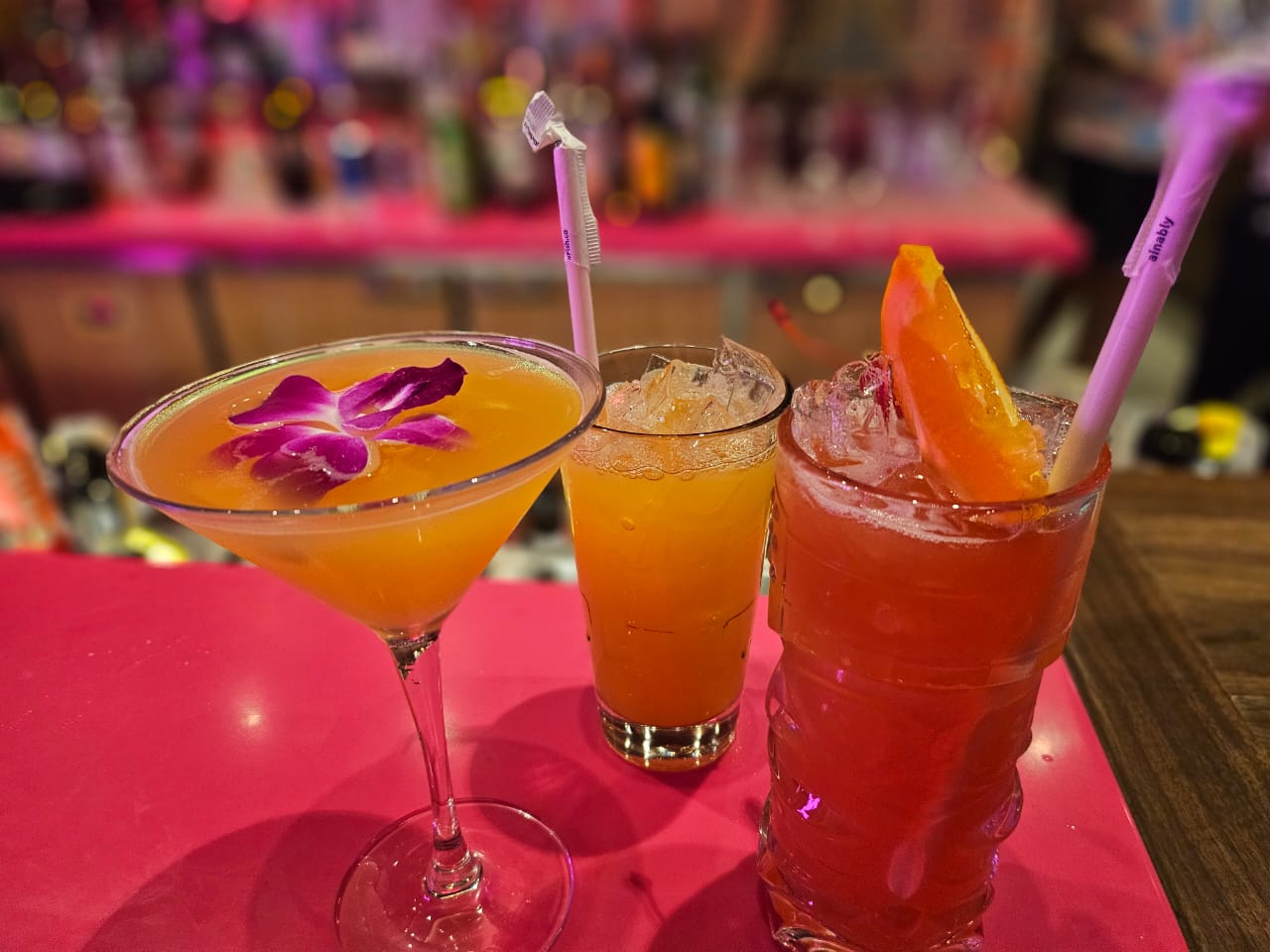 Drinks servidos no Pesky Parrot
