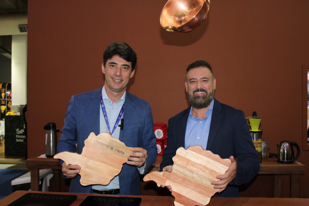 Fabricio Amaral, presidente da Goiás Turismo com Leonidas Oliveira, secretário de Turismo de Minas Gerais