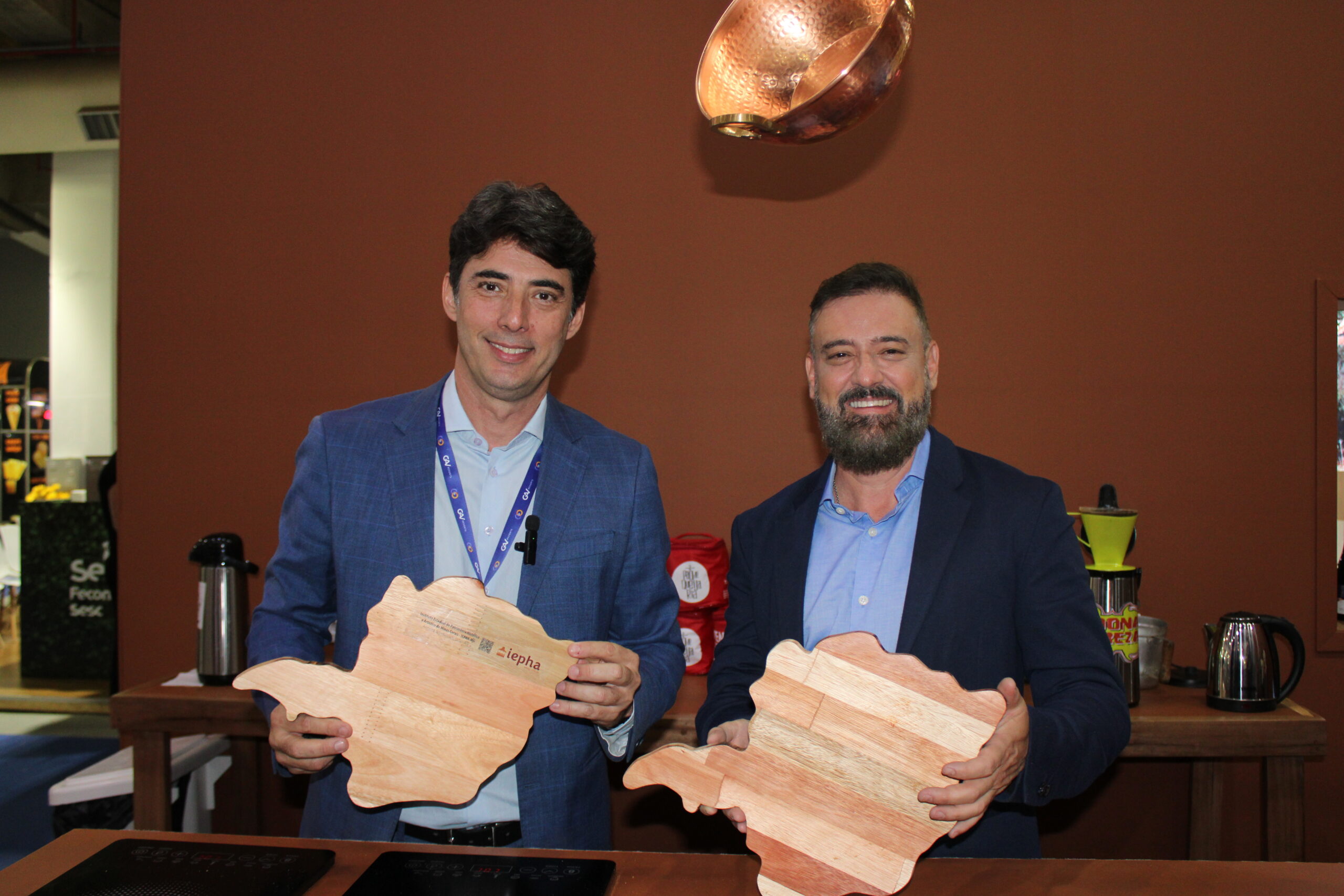 Fabricio Amaral, presidente da Goiás Turismo com Leonidas Oliveira, secretário de Turismo de Minas Gerais Fabricio Amaral, presidente da Goiás Turismo com Leonidas Oliveira, secretário de Turismo de Minas Gerais