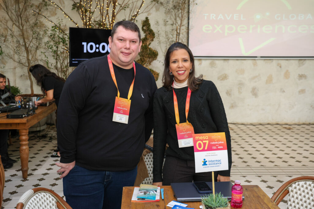 Gustavo Bizutti, da BeriAh Viagens e Juliana Paula, da Internacional Assistance