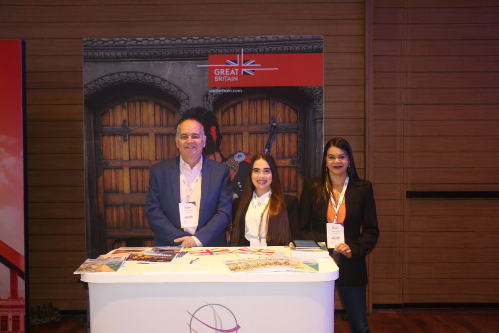 Ivan de Almeida, da Visit Britain, Isalne Gomes e Dinora Souza, da BeFree
