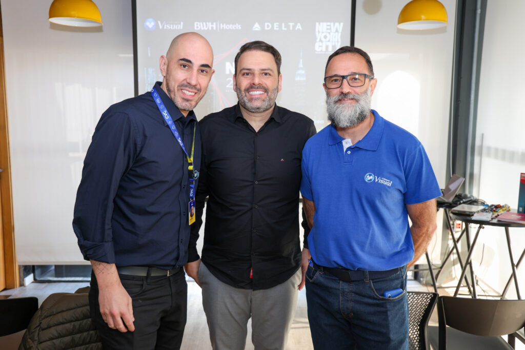 Jonathan Wommer, da Visual Turismo, Cristiano Henrique Lopes, palestrante e Paulo Vieira, da Visual Turismo Jonathan Wommer, da Visual Turismo, Cristiano Henrique Lopes, palestrante e Paulo Vieira, da Visual Turismo