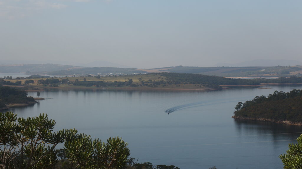 Lago de Furnas: a bácia banha Capitólio e atrai turistas fluviais do Brasil inteiro Lago de Furnas: a bácia banha Capitólio e atrai turistas fluviais do Brasil inteiro