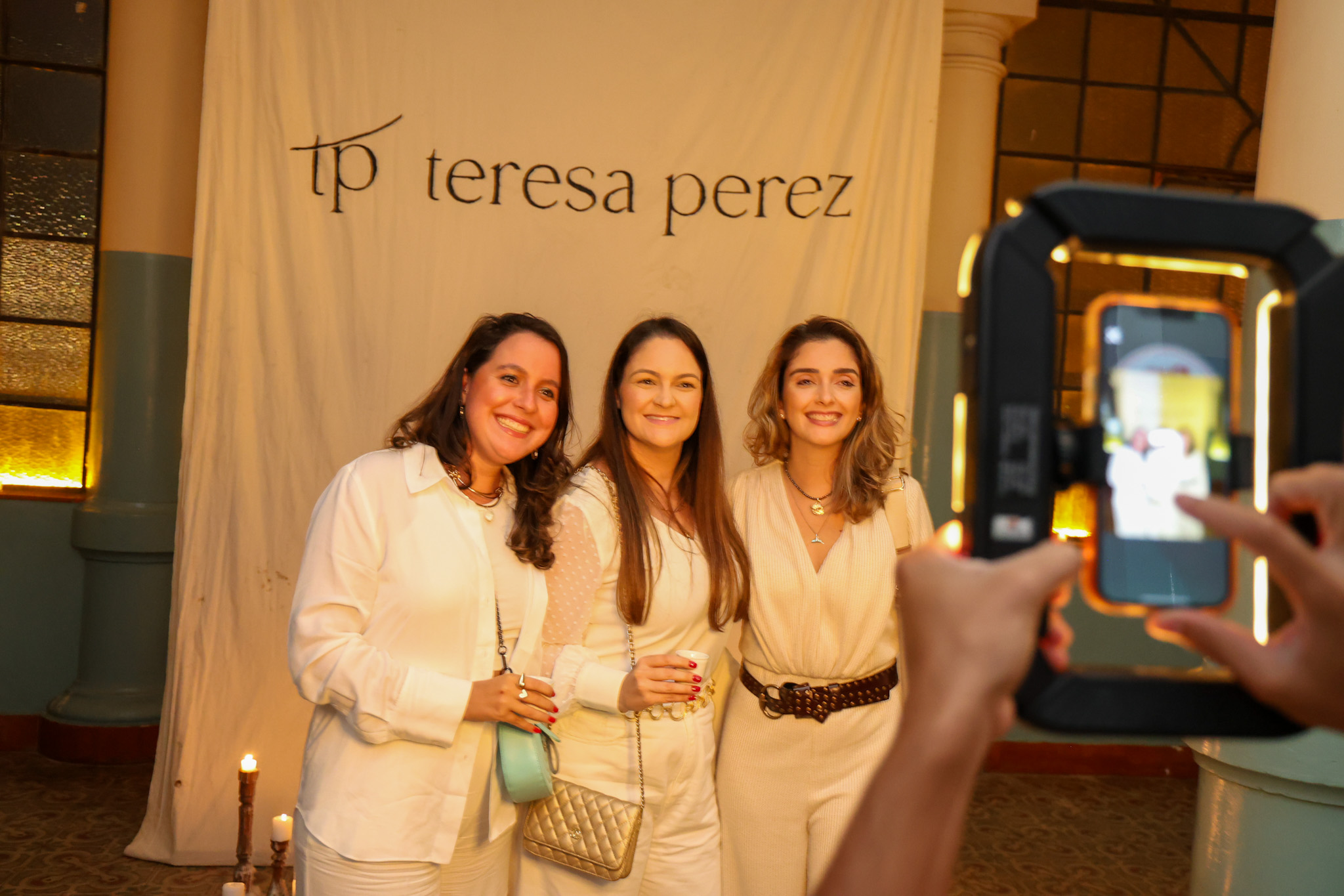 Laís Miranda, da Teresa Perez, entre Juliana Melo e Mariane Montoni, da Nomad Roots Laís Miranda, da Teresa Perez, entre Juliana Melo e Mariane Montoni, da Nomad Roots
