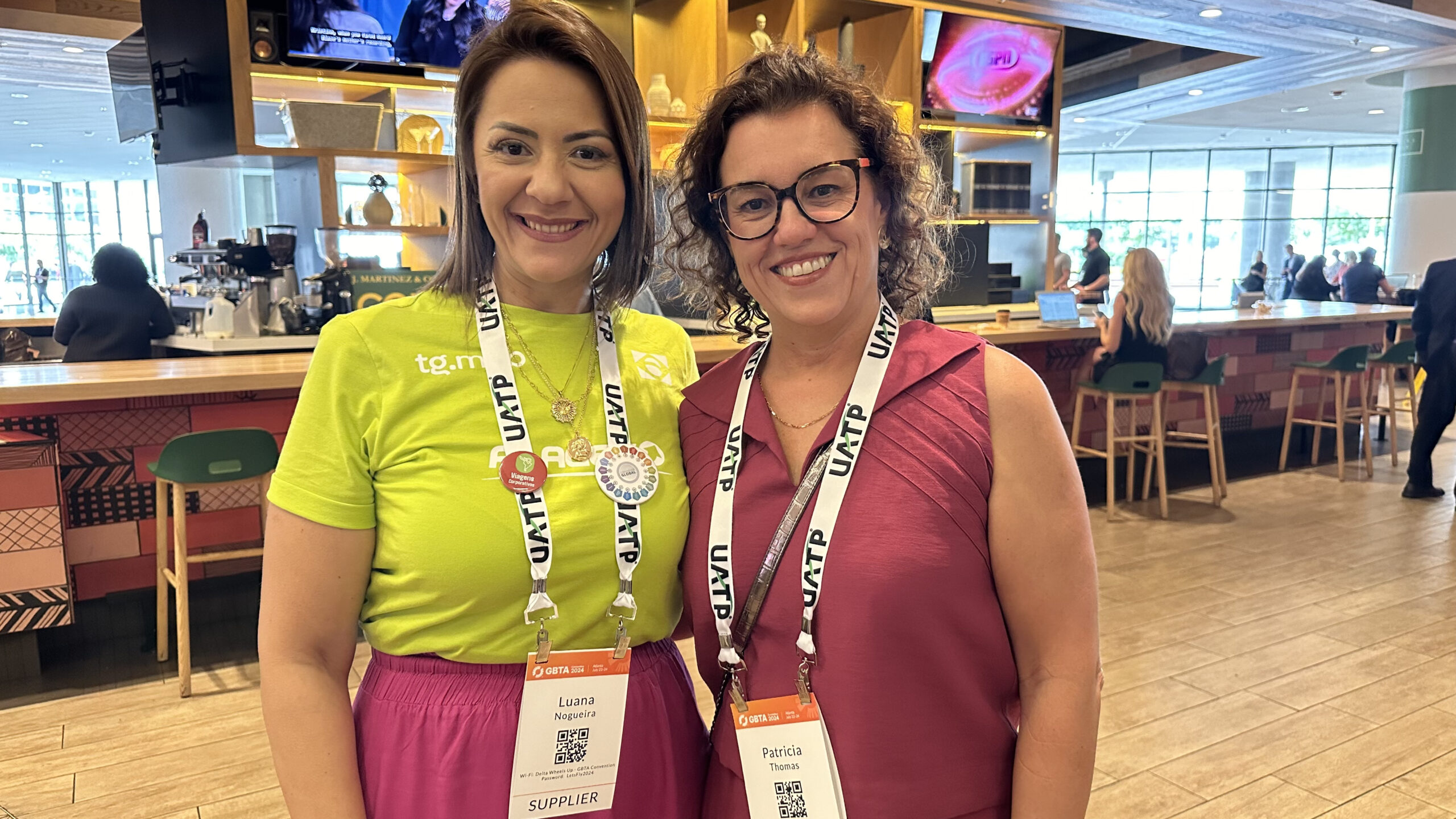 Luana Nogueira, da Alagev, e Patrícia Thomas, da Omnibees Luana Nogueira, da Alagev, e Patrícia Thomas, da Omnibees