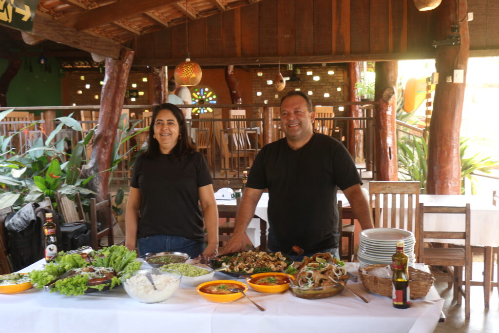 Luiz Fabiano e Marcia, proprietários do restaurante Cantinho de Minas Luiz Fabiano e Marcia, proprietários do restaurante Cantinho de Minas