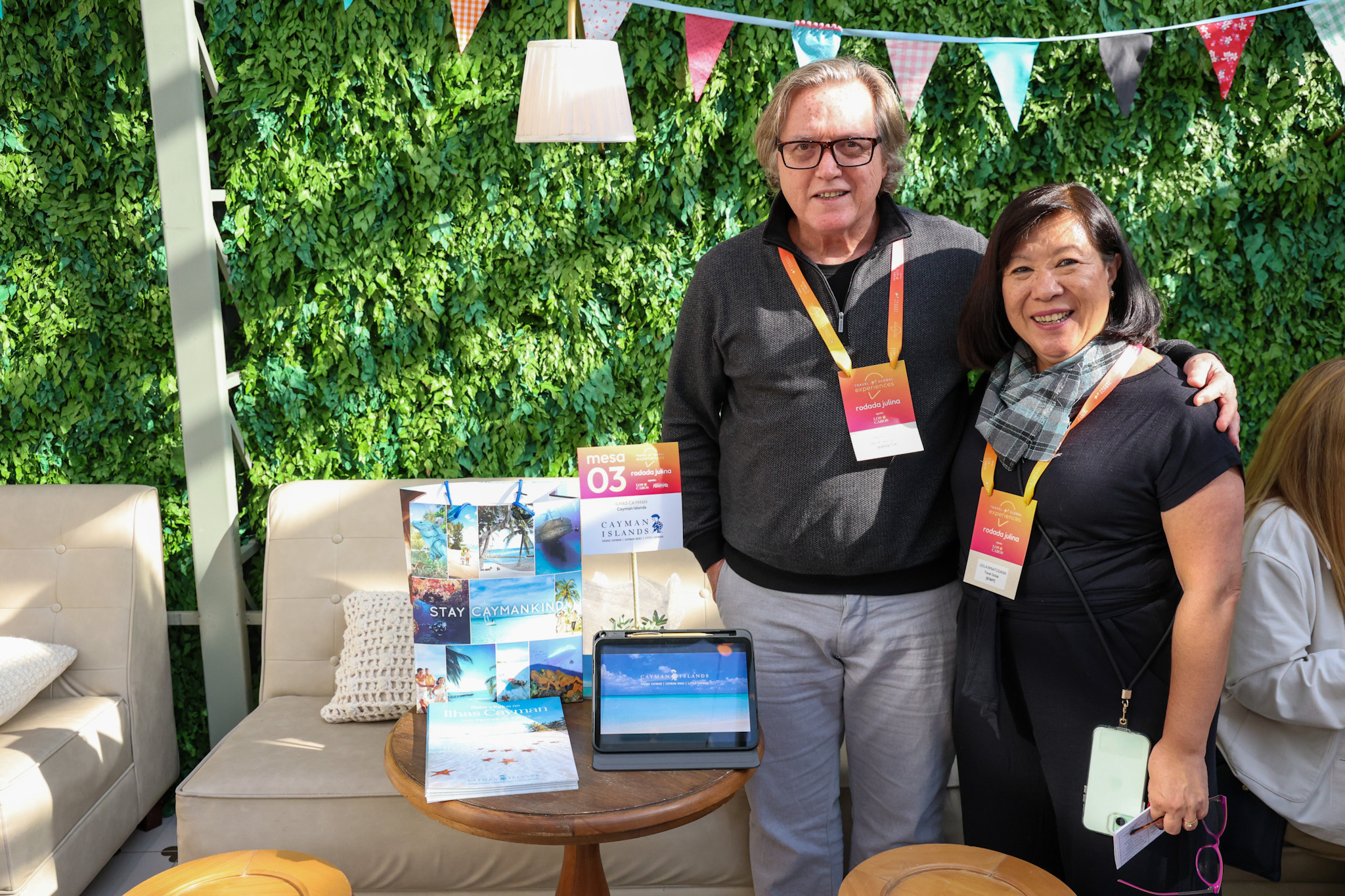 Maurício Vianna, da Ilhas Cayman e Leila Minatogawa, da TGK Travel