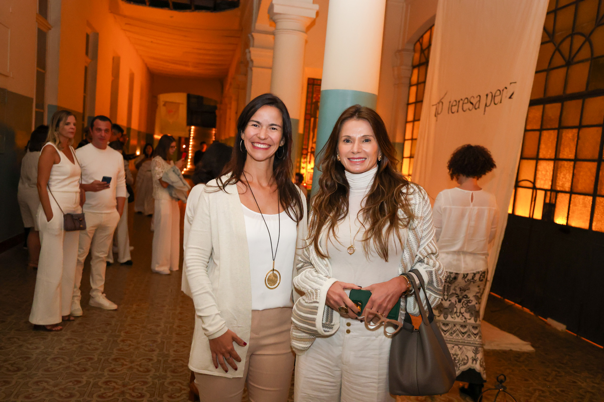 Nanda Serra e Giovana Jannuzzelli, da Teresa Perez Nanda Serra e Giovana Jannuzzelli, da Teresa Perez