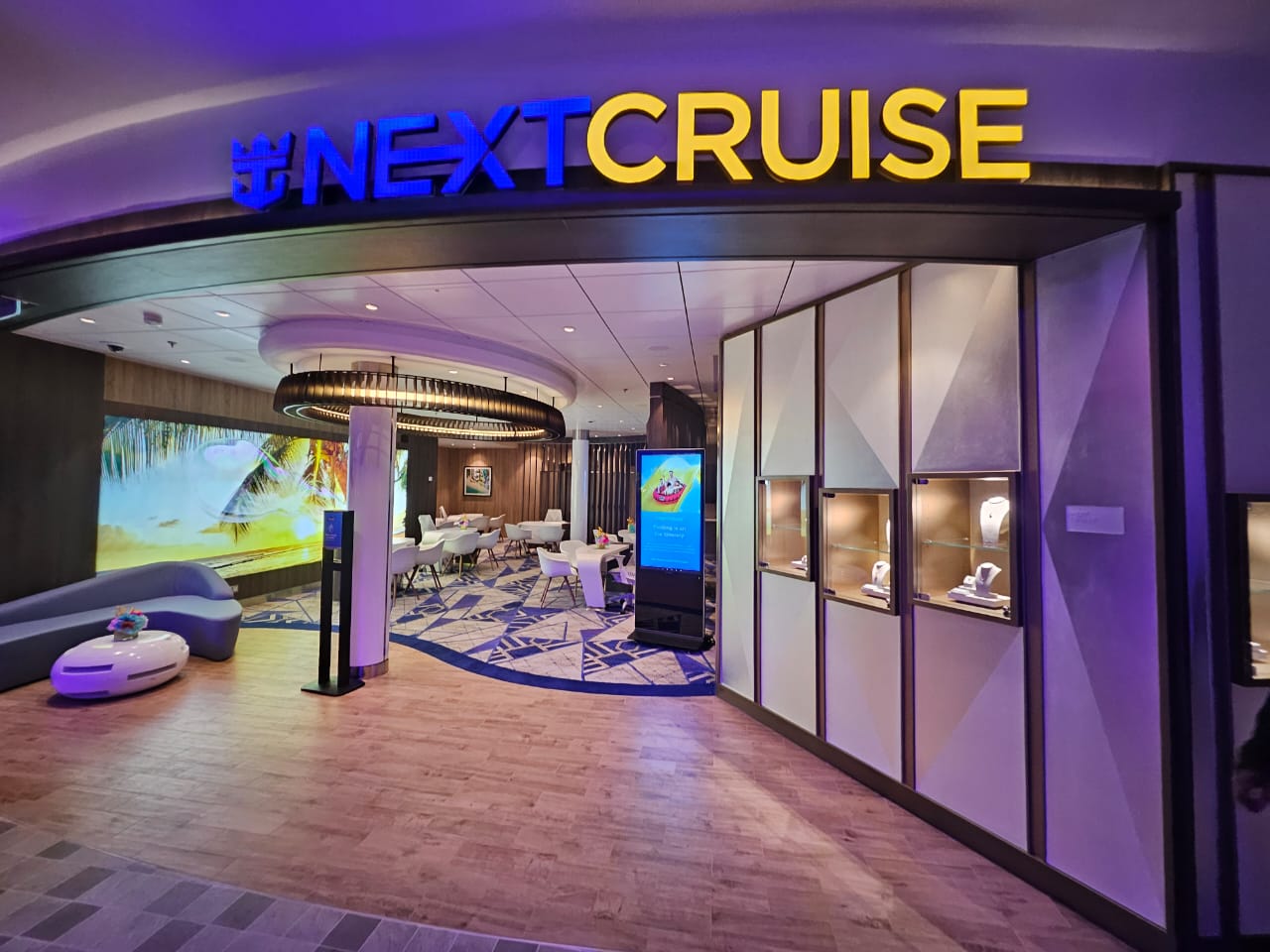 Next Cruise vende cruzeiros para os passageiros que estão a bordo
