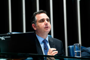 Presidente do Senado, Rodrigo Pacheco é autor do projeto que regulamenta a inteligência artificial (Divulgacão/Marcos Oliveira/Agência Senado)