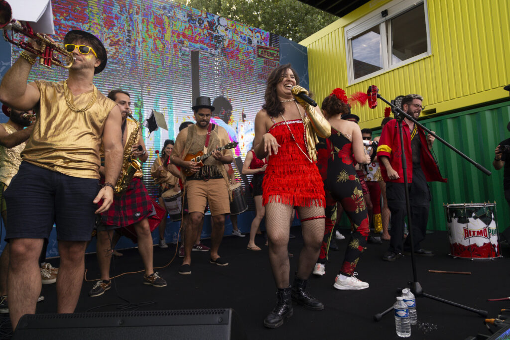 Ritmos e vozes brasileiras em Paris Ritmos e vozes brasileiras em Paris