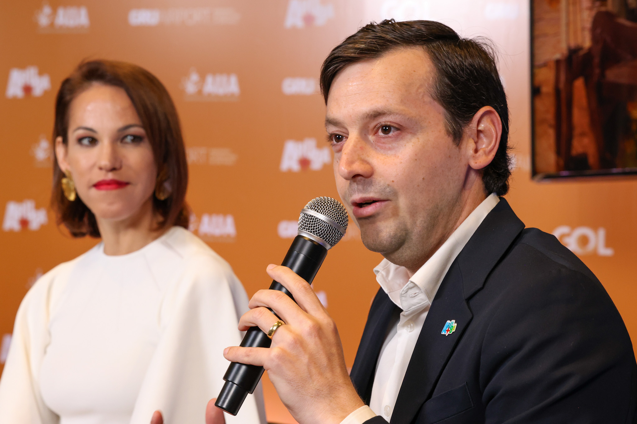 Ronella Croes, CEO da ATA e Jordan Schlipken, diretor da América Latina do Turismo de Aruba Ronella Croes, CEO da ATA e Jordan Schlipken, diretor da América Latina do Turismo de Aruba