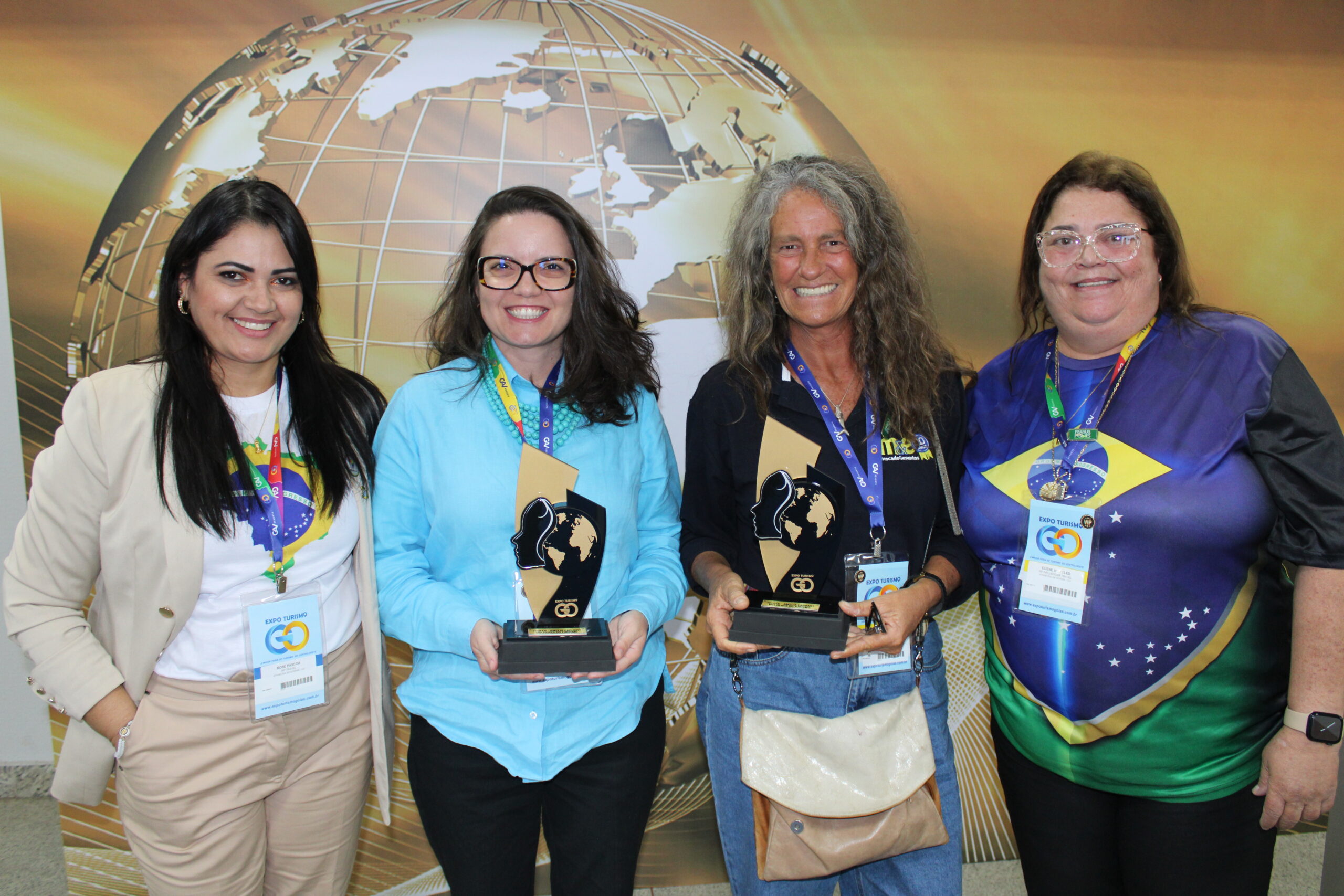 Rose Pascoa e Eliene Meireles, CEOs da Expo Turismo Goiás com Jaqueline Gil e Mari Masgrau, vencedoras do premio Mulheres do Turismo Rose Pascoa e Eliene Meireles, CEOs da Expo Turismo Goiás com Jaqueline Gil e Mari Masgrau, vencedoras do premio Mulheres do Turismo