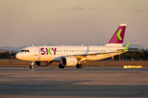 A companhia aérea SKY oferecerá até 55% de desconto em passagens que começam a partir de R$ 656 ida e volta, incluindo impostos, para voar entre o Brasil e Santiago de agosto a dezembro.
