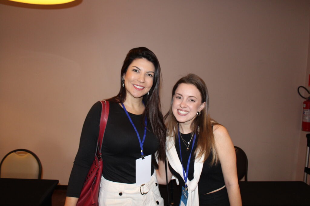 Thabata Carvalho e Bianca Esquenazi, do Expomag Thabata Carvalho e Bianca Esquenazi, do Expomag