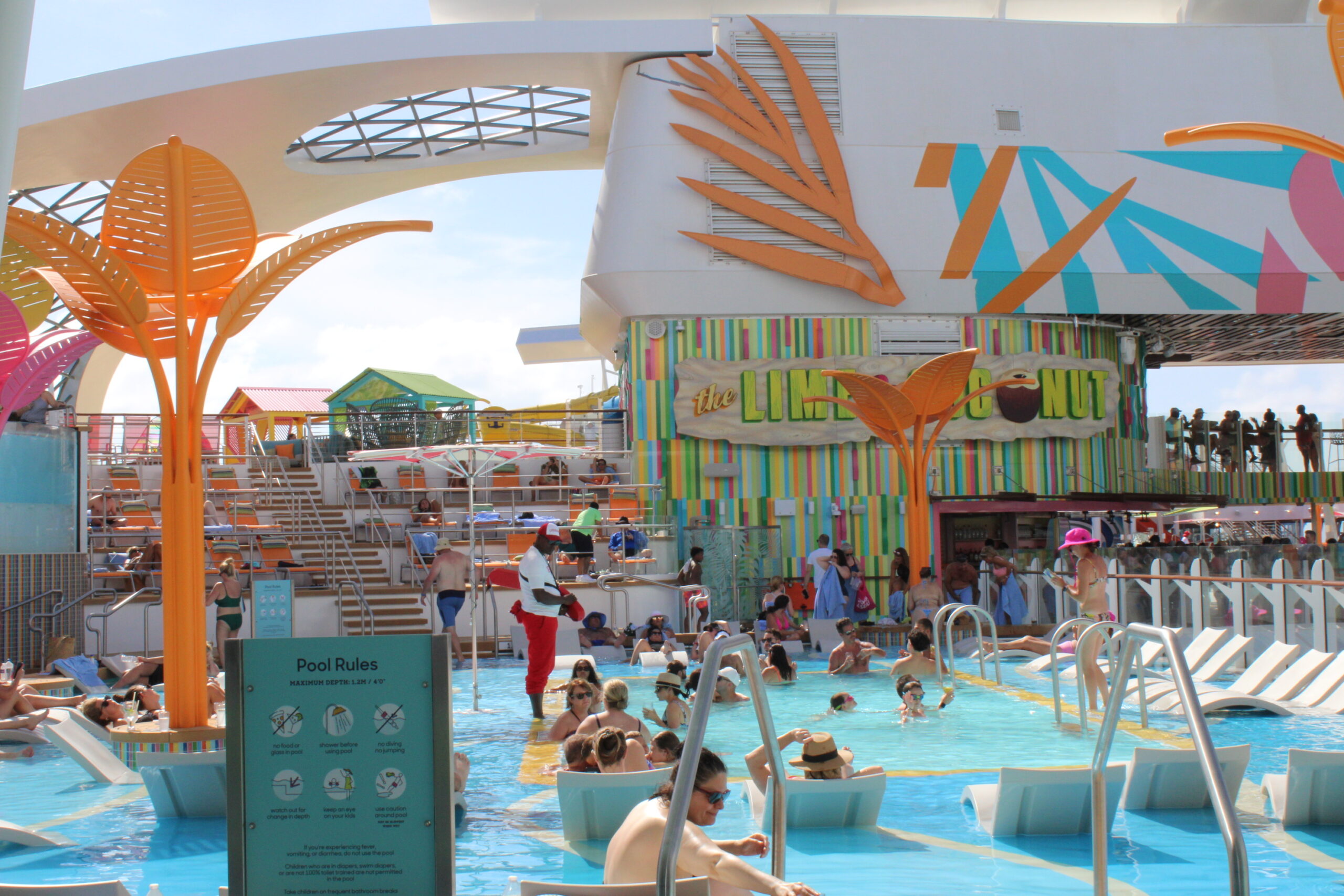 Uma das piscinas do navio
