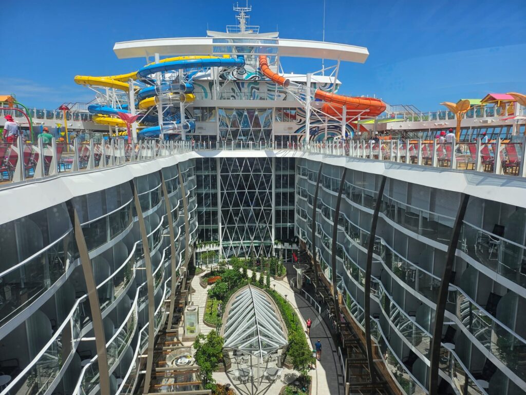 Vista dos andares do Utopia of the Seas