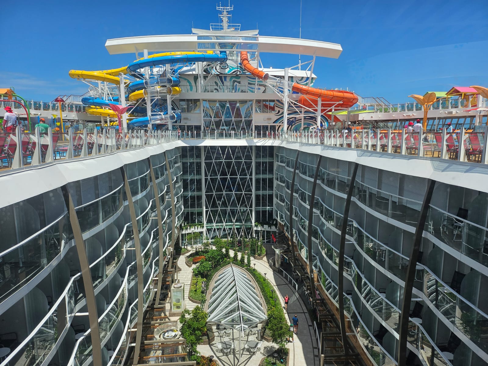 Vista dos andares do Utopia of the Seas