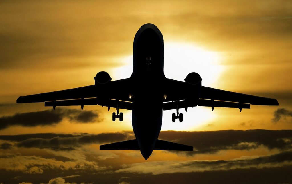 aircraft 1362586 1280 Queda no preço das passagens aéreas contribui para desaceleração da inflação em junho