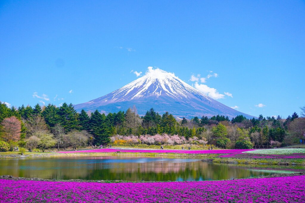 Monte Fuji implementa medidas contra "overtourism": taxa de entrada e limite de visitantes
