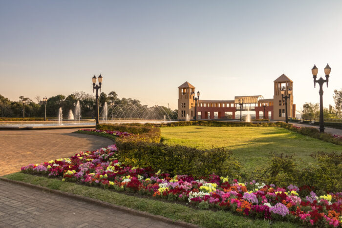 Setor de serviços acumula alta de 3,1% em 12 meses no Paraná; turismo cresce 7,1% 1 Tangua Park em Curitiba (Divulgação/ Envato Imagens)