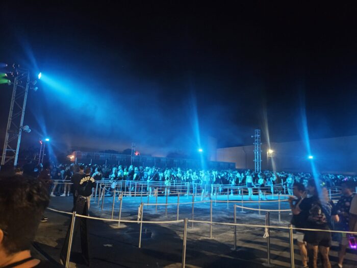 Fila para uma das casas do Halloween Horror Nights