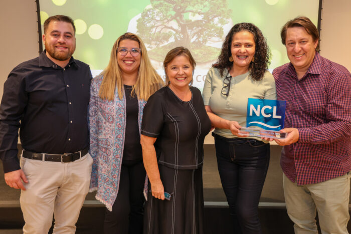 Adriana Nascimento, Aline Rocha e Charles Franken, da Casa do Agente, com Estela Farina e Gustavo Benetti, da NCL Adriana Nascimento, Aline Rocha e Charles Franken, da Casa do Agente, com Estela Farina e Gustavo Benetti, da NCL