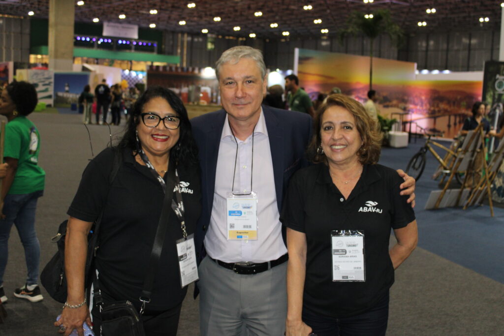 Adriana Sena, Luiz Strauss, presidente do Conselho Curador do Visit Rio, e Adriana Arias, da Abav-RJ Adriana Sena, Luiz Strauss, presidente do Conselho Curador do Visit Rio, e Adriana Arias, da Abav-RJ