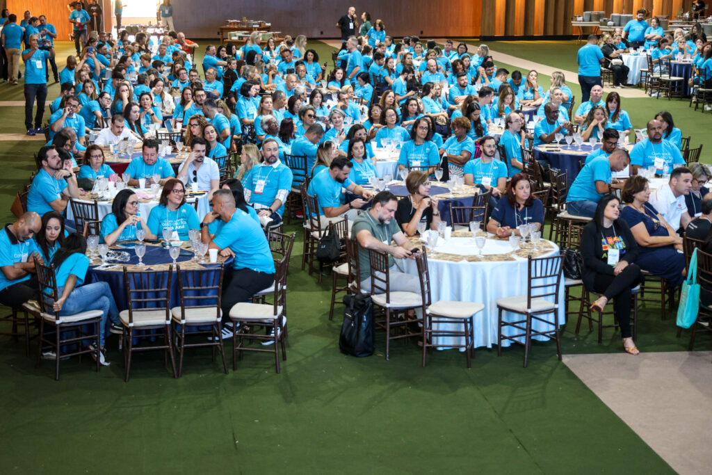 Agentes de viagens durante evento da Azul Viagens na Avirrp 2024