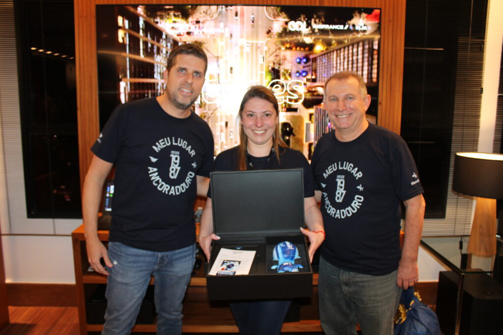 Agentes vencedores da campanha receberam os Toys durante o Happy Hour