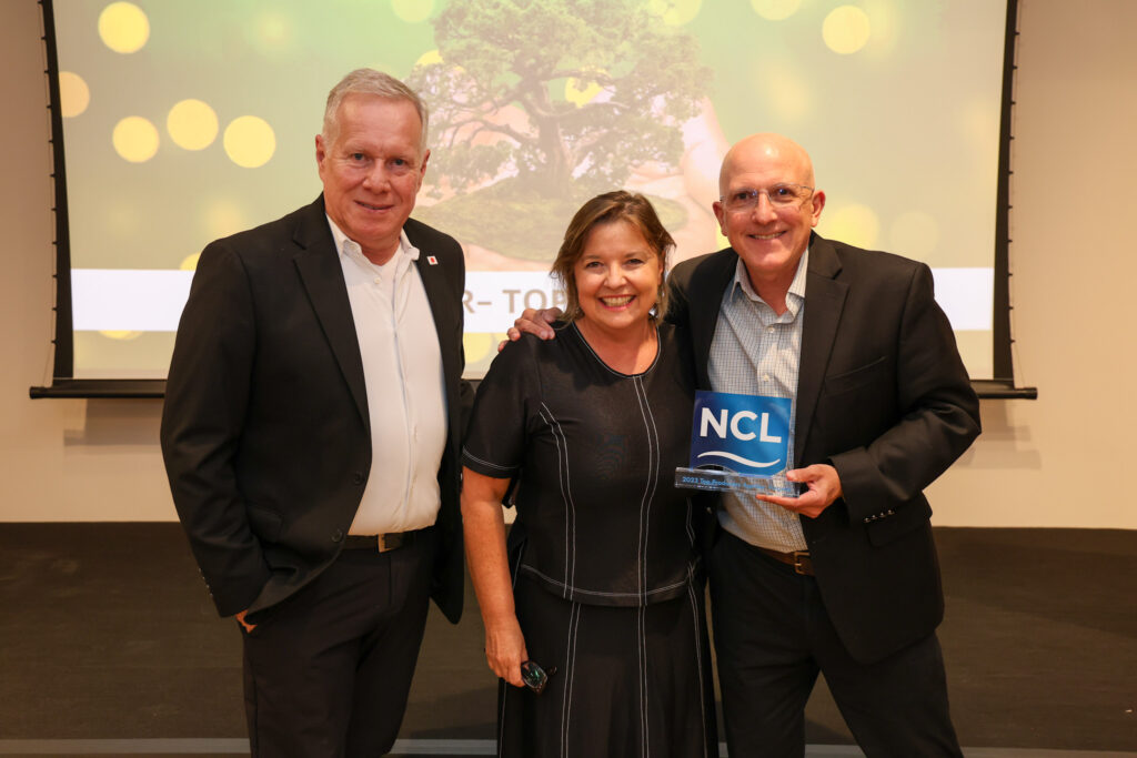 Aldo Leone, da Agaxtur, André Mercanti e Estela Farina, da NCL