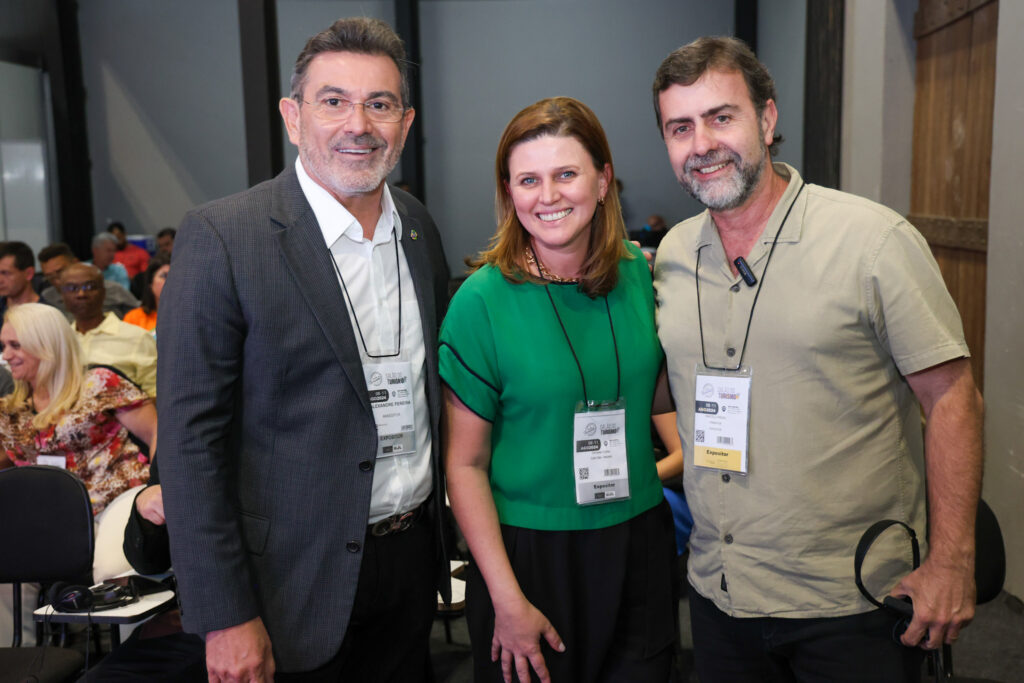 Alexandre Pereira, da Anseditur, Tatiana Turra, do Instituto Municipal de Turismo - Curitiba Turismo, Marcelo Freixo, presidente da Embratur