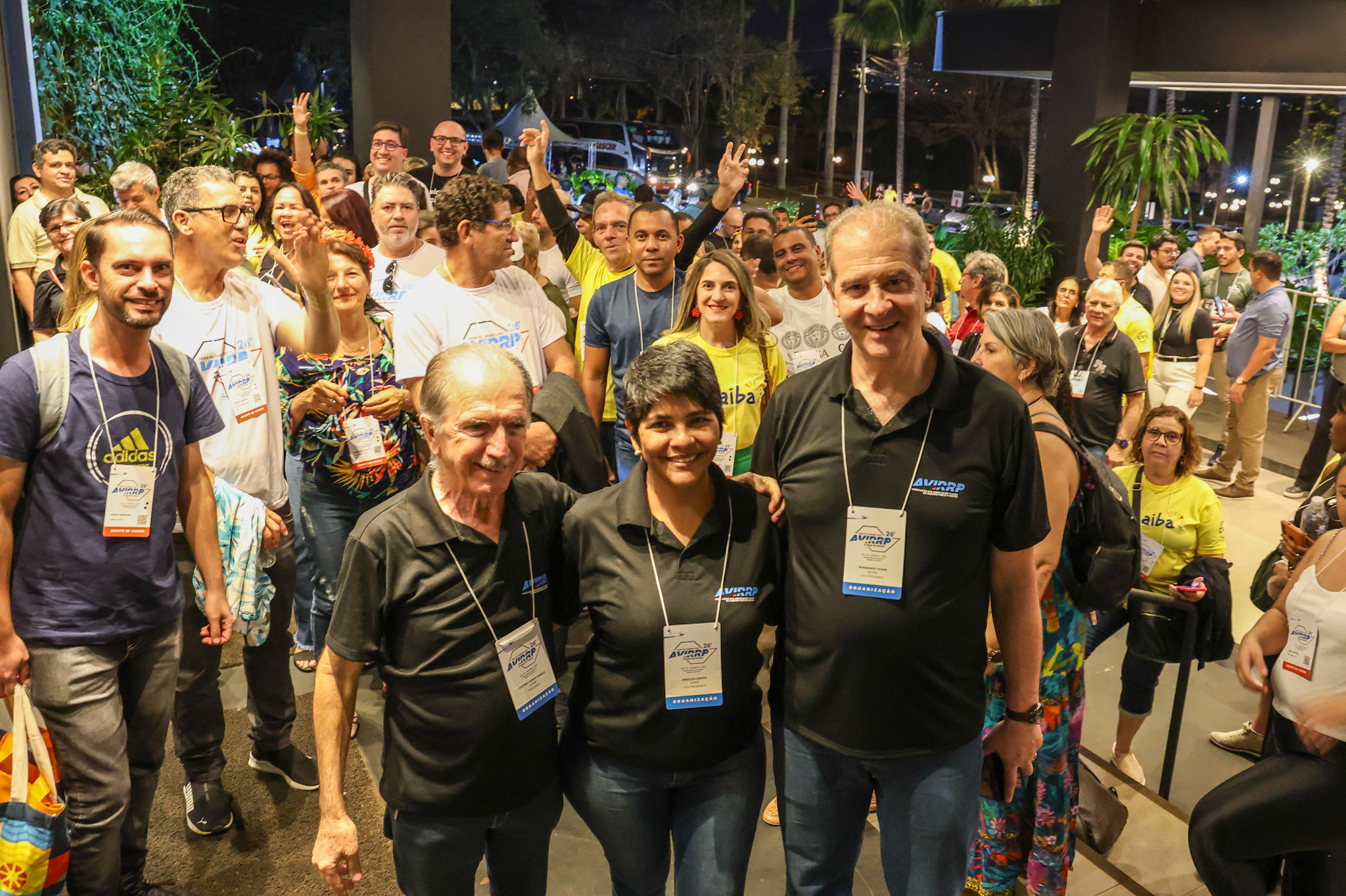 Feira de Turismo Avirrp 2024 se encerra e vice-presidente celebra o sucesso da edição 1 Antonio Sergio Ignacio presidente da Avirrp Angelica dos Santos 2a vice presidente da Avirrp e Normando Pierini vice presidente da Avirrp Feira de Turismo Avirrp 2024 se encerra e vice-presidente celebra o sucesso da edição