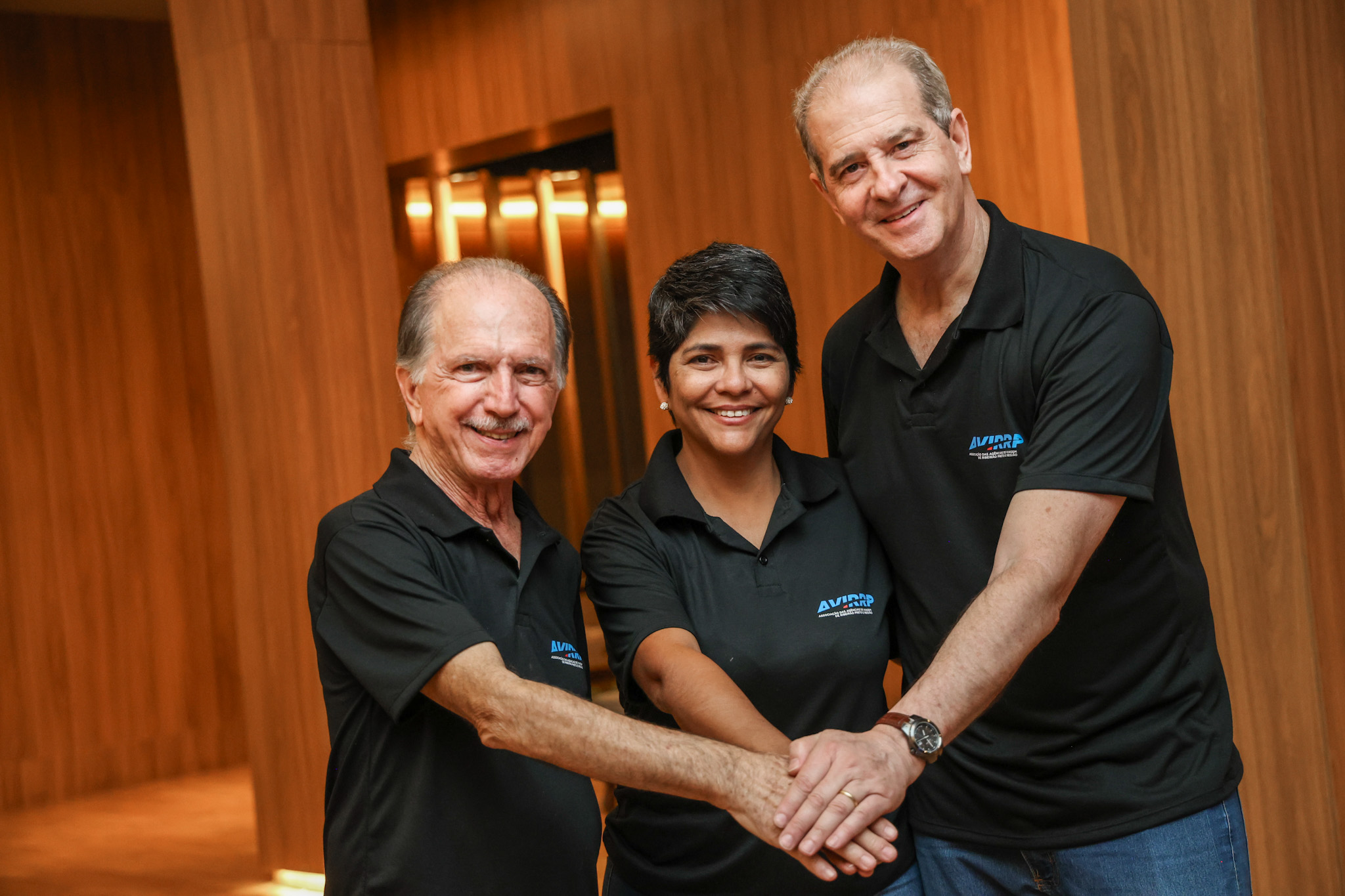 Avirrp comemora 28 anos de fundação com sucesso e expansão no turismo paulista 1 Antonio Sergio Ignacio presidente da Avirrp Angelica dos Santos 2a vice presidente da Avirrp e Normando Pierini vice presidente da Avirrp Avirrp comemora 28 anos de fundação com sucesso e expansão no turismo paulista