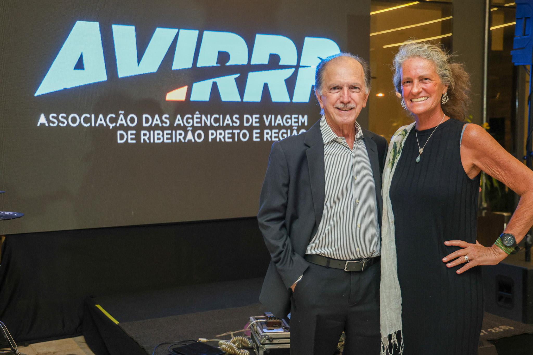Antônio Sérgio Ignácio, presidente da Avirrp e Mari Masgrau, do M&E