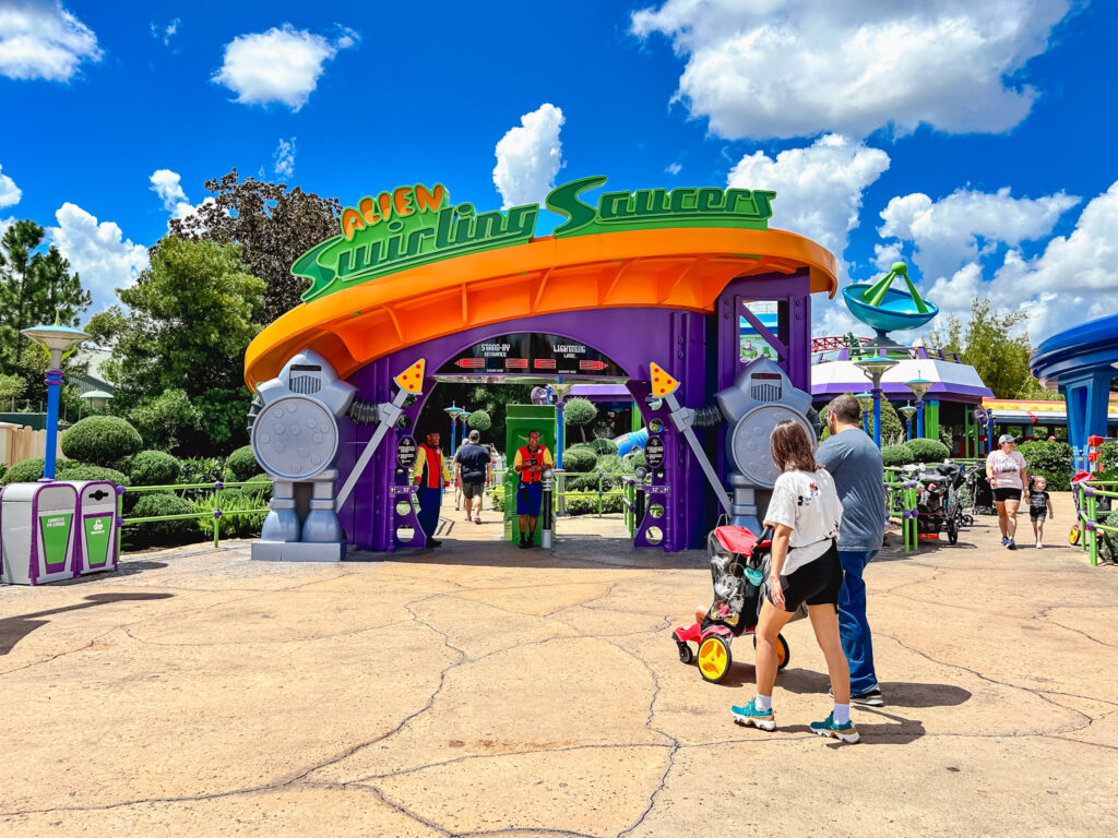 Atração Alien Swirling Saucers