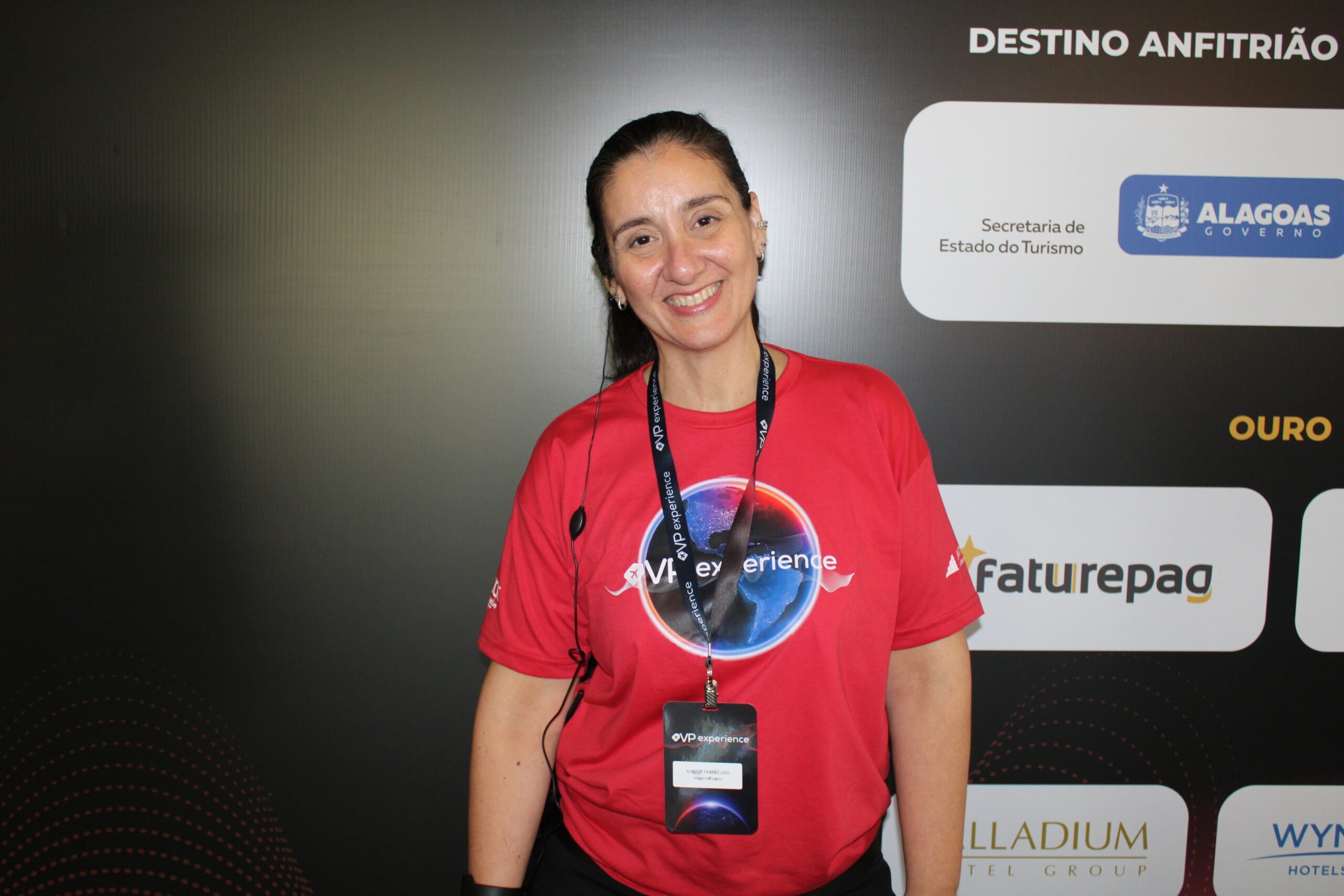 Audrey Francelino, coordenadora de grupos Audrey Francelino, coordenadora de grupos