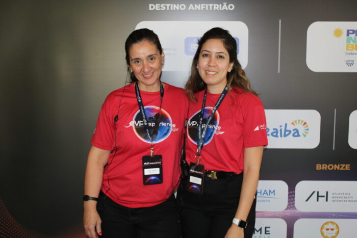Conheça quem é quem da equipe da ViagensPromo presente no VPExperience em fotos 1 Audrey e Bianca scaled e1722711128816 Conheça quem é quem da equipe da ViagensPromo presente no VPExperience em fotos