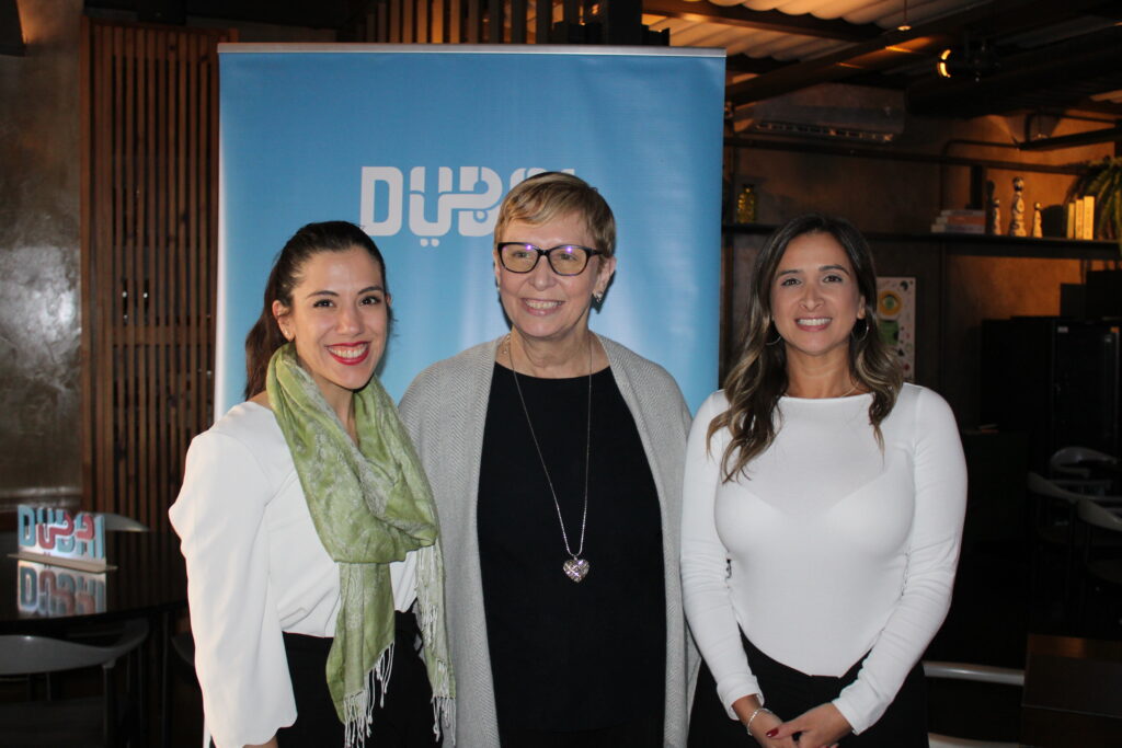 Bárbara Picolo, da ETS entre Larissa Di Donato e Cibele Moulin, do turismo de Dubai