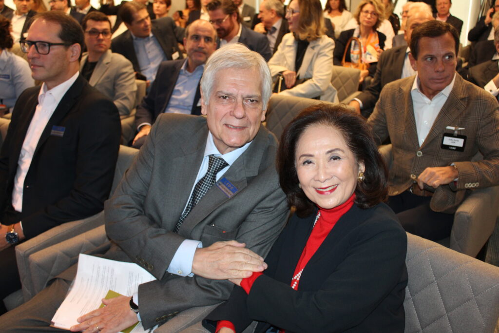 Caio Luiz de Carvalho com Chieko Aoki, CEO da Blue Tree