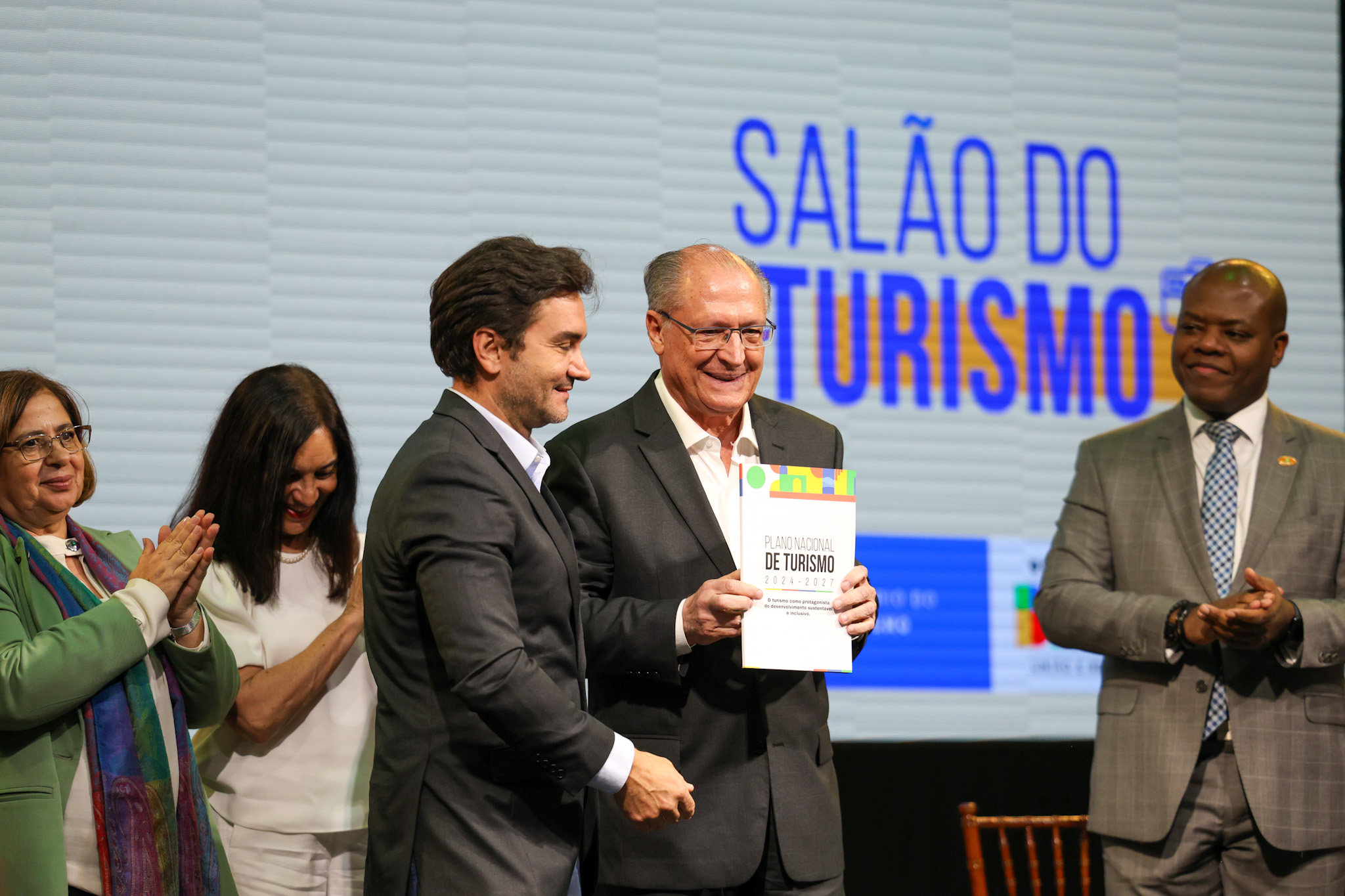 Celso Sabino entregou a Geraldo Alckmin o Plano Nacional de Turismo Celso Sabino entregou a Geraldo Alckmin o Plano Nacional de Turismo