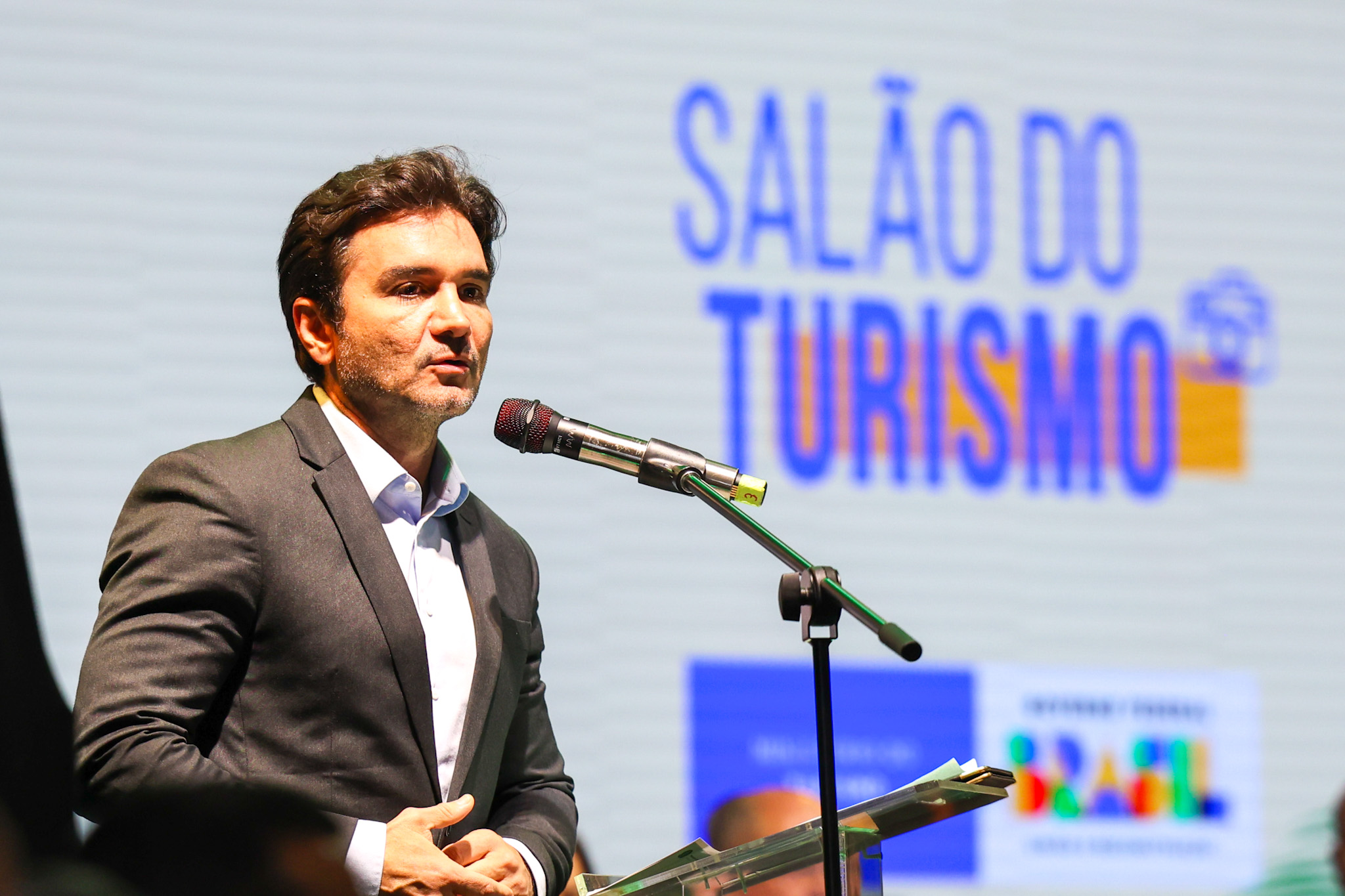 Sabino celebra inclusão do Tax Free na reforma tributária: grande passo para o crescimento do turismo nacional 1 Celso Sabino ministro do Turismo durante abertura de solenidade Sabino celebra inclusão do Tax Free na reforma tributária: grande passo para o crescimento do turismo nacional