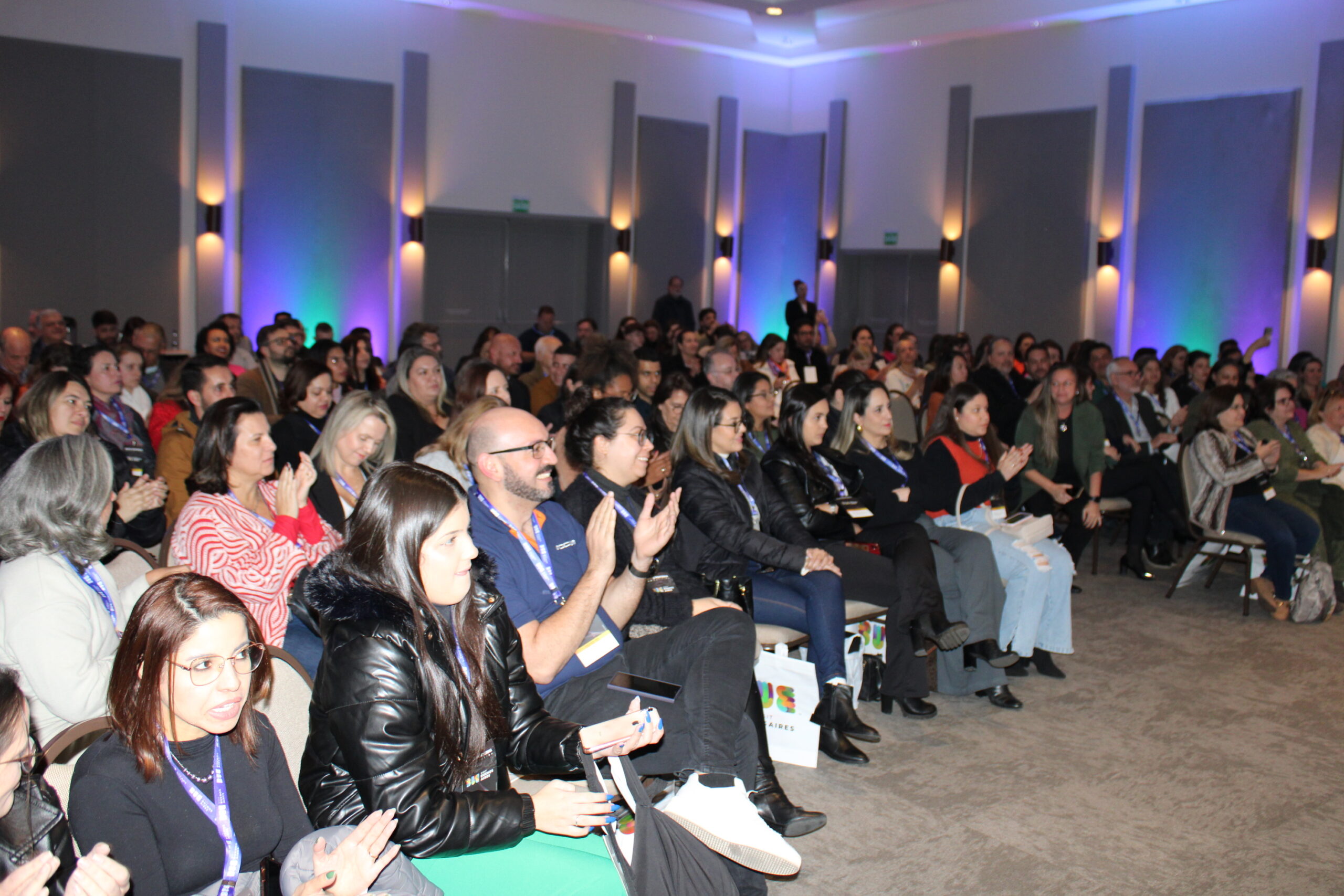 Cerca de 130 agentes e operadores de turismo prestigiam o evento Cerca de 130 agentes e operadores de turismo prestigiam o evento