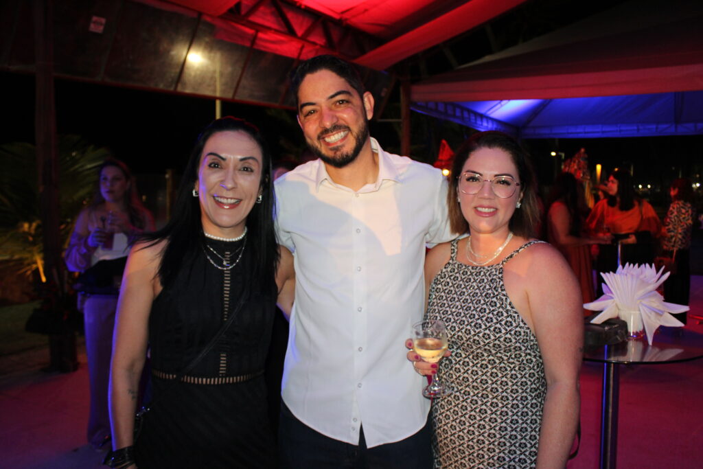 Cris Oliveira e Elcio Cattin, da VP com Flavia Uekawa, da FlaViagens