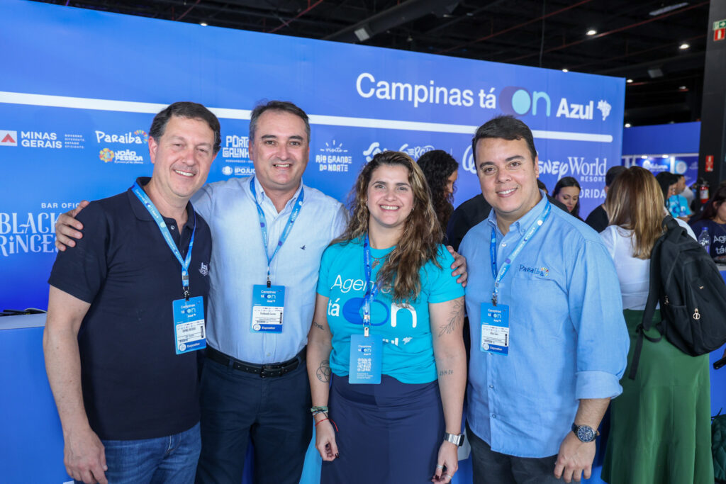 Daniel Bicudo, da Azul Viagens, Ferdinando Lucena, da PBTUR, Giulliana Mesquita, da Azul Viagens e Allan Sales, da PBTUR