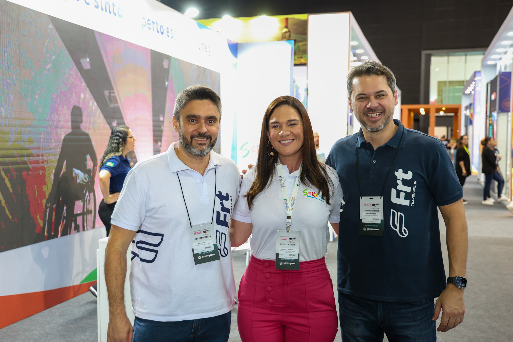 Daniela Santos, da Setur-SE, entre Marcos Bizzotto e Diego Soares, da FRT