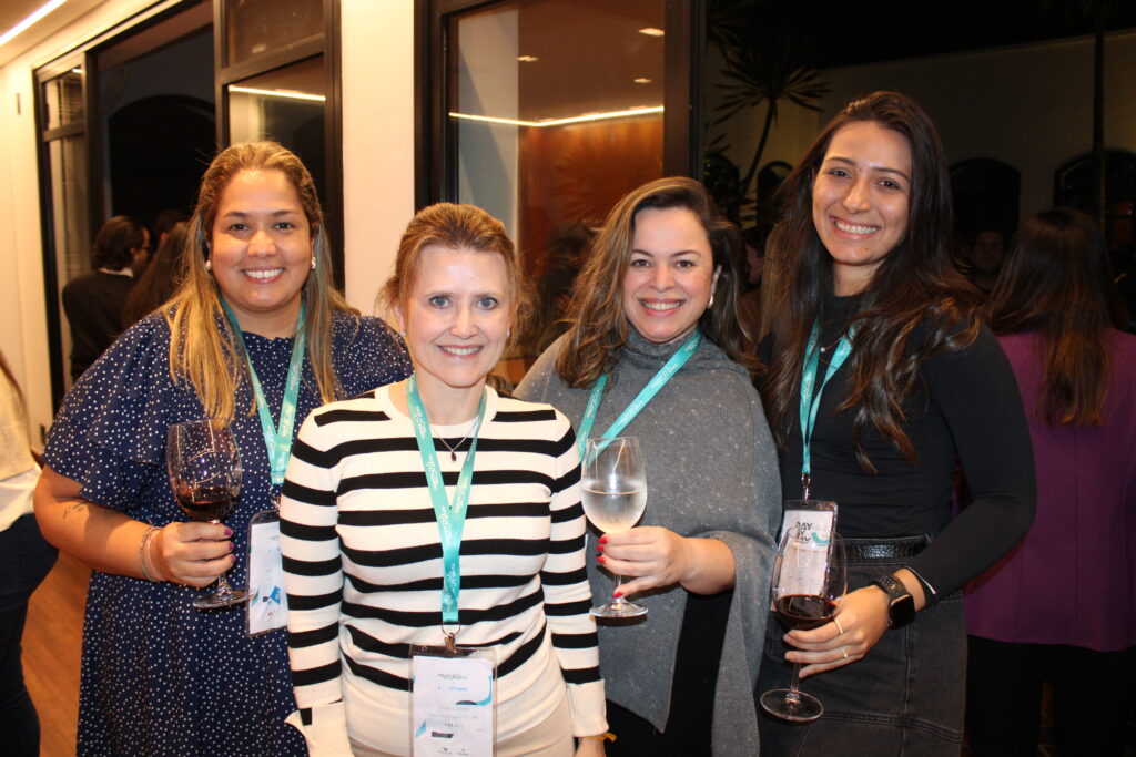 Debora Guatura, da MayTravelTur, Andrea Vieira, da Evolução Viagens, Débora Barros, da Outback Viagens, e Thais Gonçalves, da I Love Travel